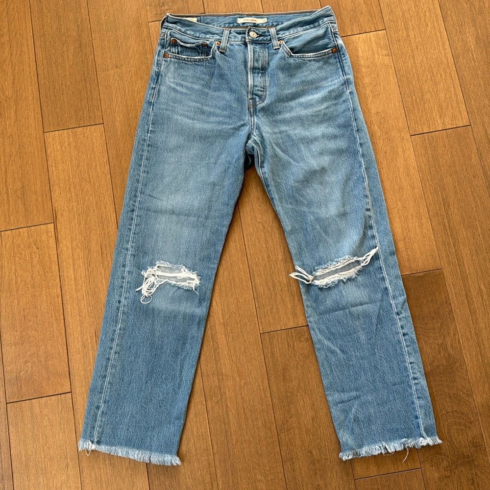 Levi’s Wedgie Straight- size 28